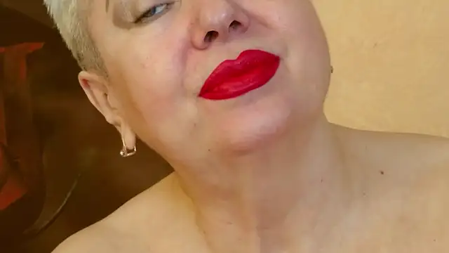 Snapshot of LadyPosh chatting on 03.19.25 LadyPosh online show from 03.19.25
