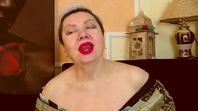 Snapshot of LadyPosh chatting on 02.19.26 LadyPosh online show from 02.19.26