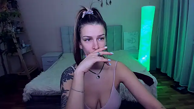 AlexiaDarren online show from 03.19.25