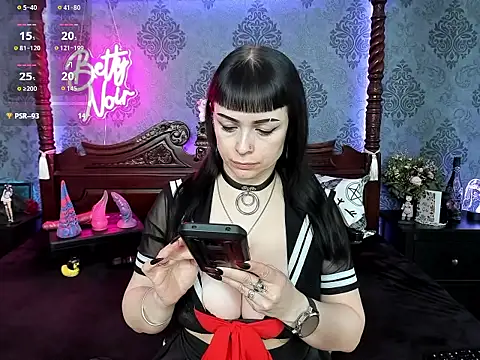Snapshot of BettyNoir chatting on 10.04.25 BettyNoir online show from 10.04.25