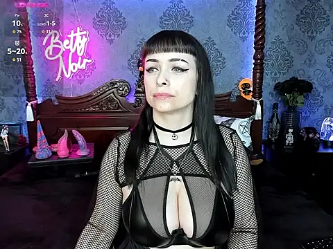 Snapshot of BettyNoir chatting on 10.16.25 BettyNoir online show from 10.16.25