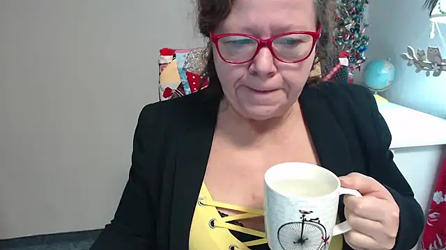 Adelewildx online show from 12.17.24