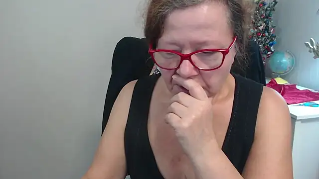 Adelewildx online show from 12.18.24