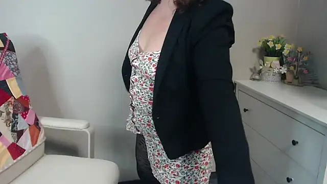 Adelewildx online show from 02.10.25