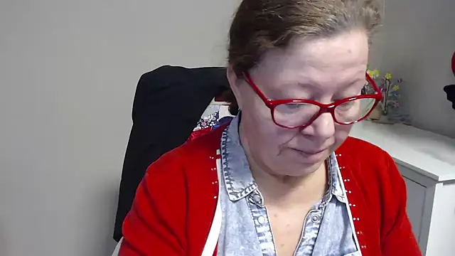 Adelewildx online show from 02.20.25