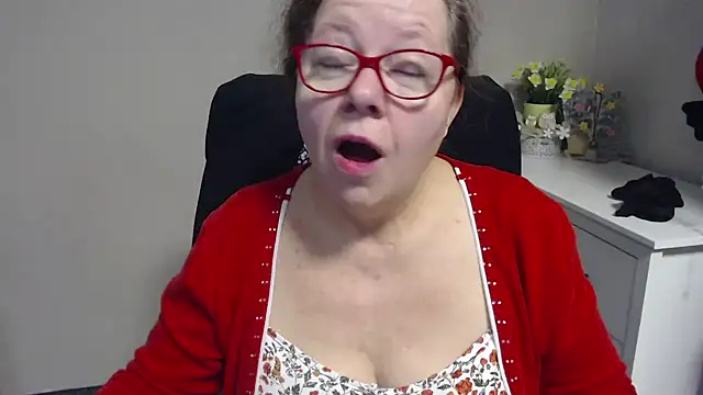 Adelewildx online show from 02.24.25