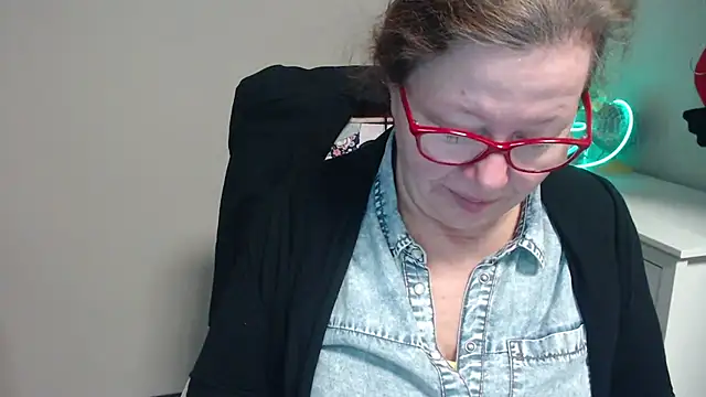 Adelewildx online show from 03.04.25