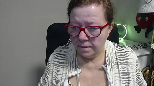 Adelewildx online show from 03.18.25