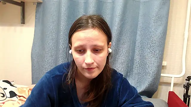 Snapshot of alisacucumber chatting on 10.22.25 alisacucumber online show from 10.22.25