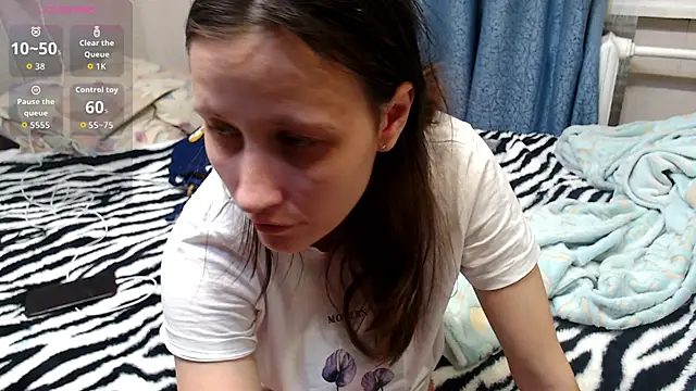 Snapshot of alisacucumber chatting on 11.25.25 alisacucumber online show from 11.25.25