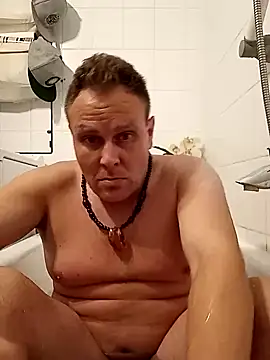 Snapshot of OliverBerlinSucht chatting on 10.04.25 OliverBerlinSucht online show from 10.04.25