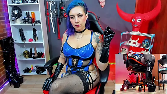 Snapshot of Mistress_Yelena chatting on 06.11.26 Mistress Yelena online show from 06.11.26