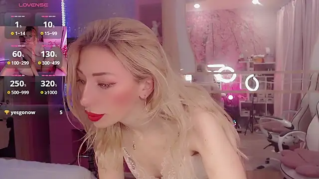 AnnieGOld  online show from 11.08.25