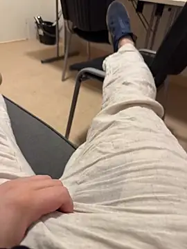 adam123456654321 online show from 11.26.25