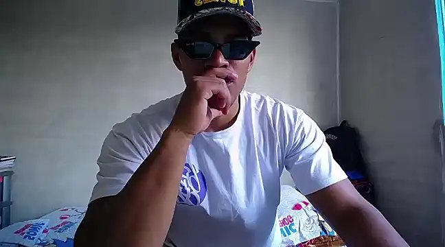 Snapshot of teddyfit19cm chatting on 03.05.25 teddyfit19cm online show from 03.05.25