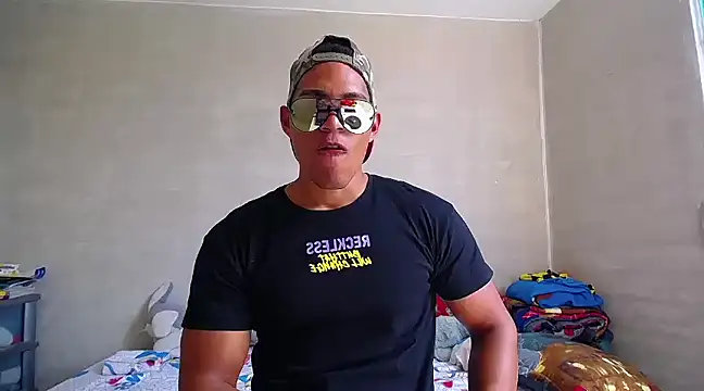Snapshot of teddyfit19cm chatting on 03.08.25 teddyfit19cm online show from 03.08.25