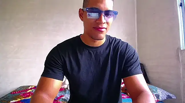 Snapshot of teddyfit19cm chatting on 03.18.25 teddyfit19cm online show from 03.18.25