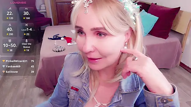 Snapshot of _unique_cam_ chatting on 12.14.24  unique cam  online show from 12.14.24