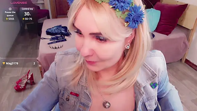 Snapshot of _unique_cam_ chatting on 02.02.25  unique cam  online show from 02.02.25