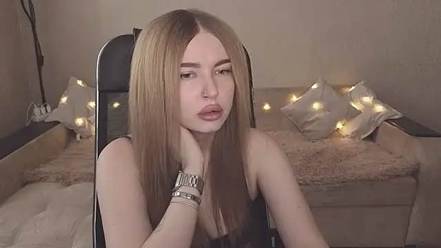 Snapshot of ViolettaLopez chatting on 10.26.25 ViolettaLopez online show from 10.26.25