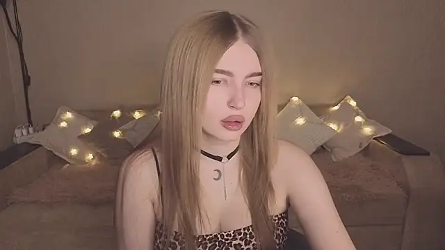 Snapshot of ViolettaLopez chatting on 11.29.25 ViolettaLopez online show from 11.29.25