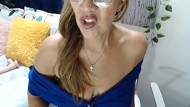 Snapshot of samantha_20x chatting on 11.02.25 samantha 20x online show from 11.02.25