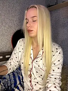 Snapshot of SIMBA_BOS chatting on 10.24.25 SIMBA BOS online show from 10.24.25