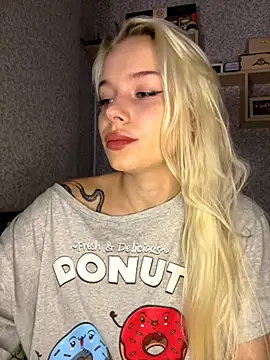 Snapshot of SIMBA_BOS chatting on 11.19.25 SIMBA BOS online show from 11.19.25