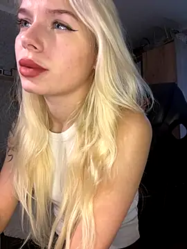 Snapshot of SIMBA_BOS chatting on 11.20.25 SIMBA BOS online show from 11.20.25