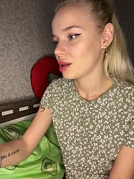 Snapshot of SIMBA_BOS chatting on 12.03.25 SIMBA BOS online show from 12.03.25