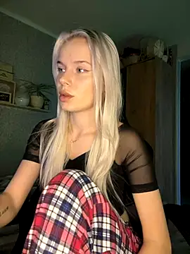 Snapshot of SIMBA_BOS chatting on 12.04.25 SIMBA BOS online show from 12.04.25