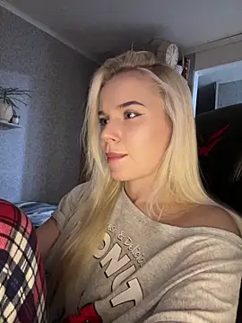 Snapshot of SIMBA_BOS chatting on 12.15.25 SIMBA BOS online show from 12.15.25