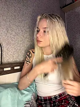 Snapshot of SIMBA_BOS chatting on 12.16.25 SIMBA BOS online show from 12.16.25