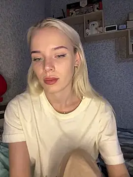 Snapshot of SIMBA_BOS chatting on 12.23.25 SIMBA BOS online show from 12.23.25