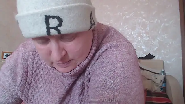 Amy August online show from 02.19.25