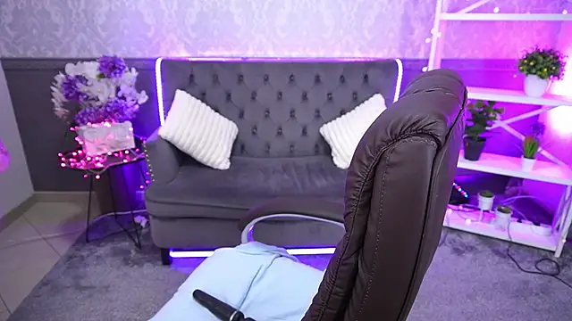 LittleShyy online show from 11.04.25