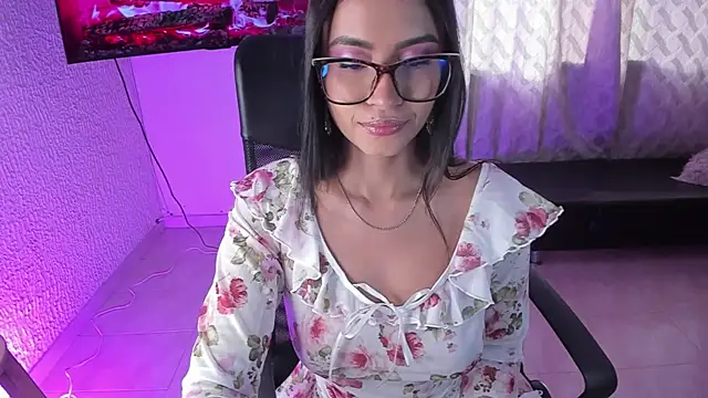 PaulinaBelushi online show from 04.15.26