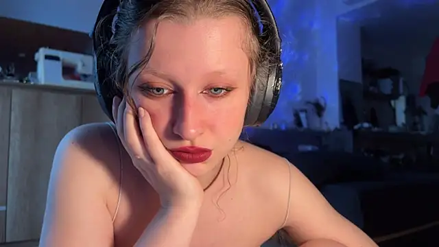 Hairy Coraline online show from 02.22.25