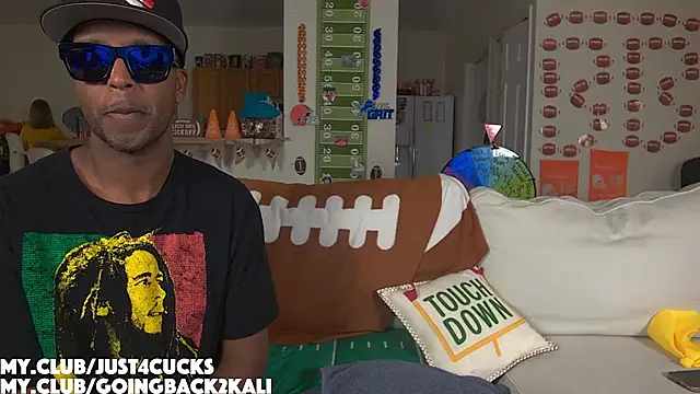 Snapshot of boomboomr00m chatting on 10.20.25 boomboomr00m online show from 10.20.25