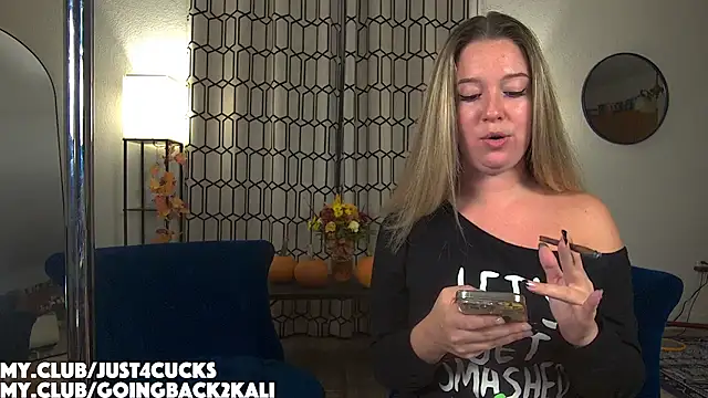 Snapshot of boomboomr00m chatting on 10.26.25 boomboomr00m online show from 10.26.25