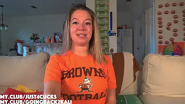 Snapshot of boomboomr00m chatting on 10.26.25 boomboomr00m online show from 10.26.25