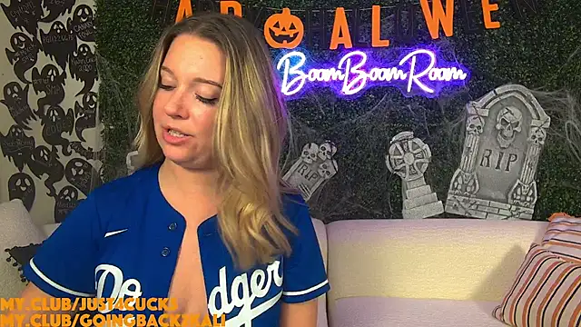 Snapshot of boomboomr00m chatting on 11.02.25 boomboomr00m online show from 11.02.25