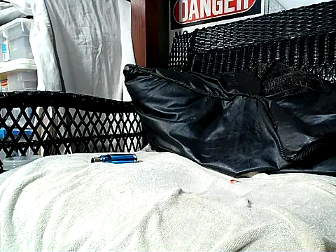 HungHawaiian808xh online show from 12.18.25