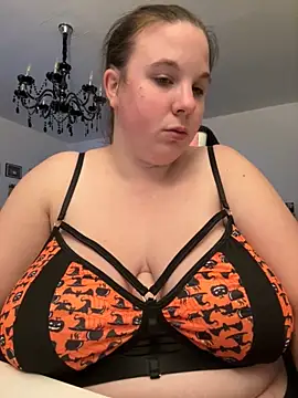 AureliaWinter online show from 10.30.25