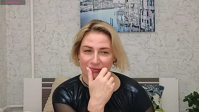 Snapshot of Lady_Murenza chatting on 02.17.25 Lady Murenza online show from 02.17.25