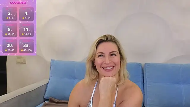 Snapshot of Lady_Murenza chatting on 11.18.25 Lady Murenza online show from 11.18.25