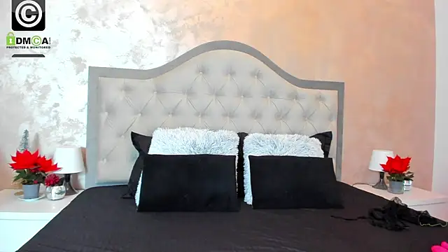 Snapshot of JennaMyers chatting on 12.20.24 JennaMyers online show from 12.20.24