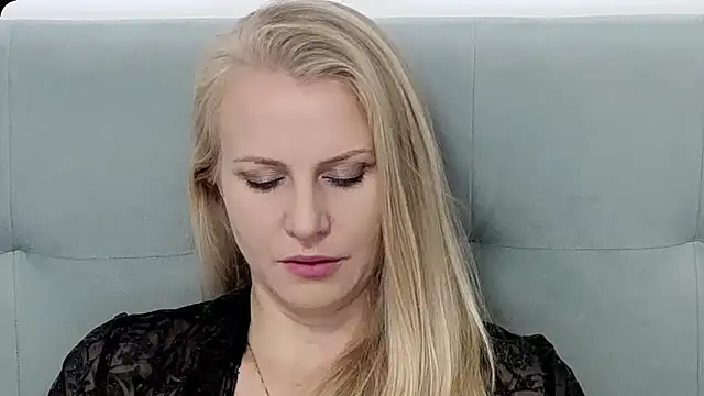 K  Adrienne online show from 10.04.25