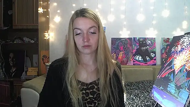 Snapshot of SecretSophia chatting on 12.14.24 SecretSophia online show from 12.14.24