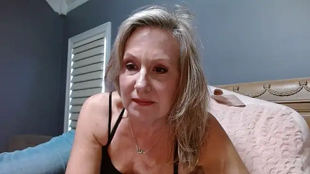 Lisaisluscious online show from 12.31.24